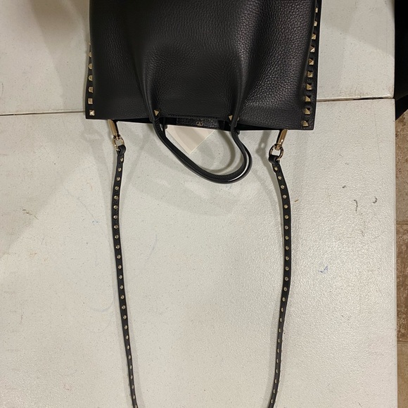 Valentino Garavani Small Rockstud Leather black Tote. - Picture 13 of 16